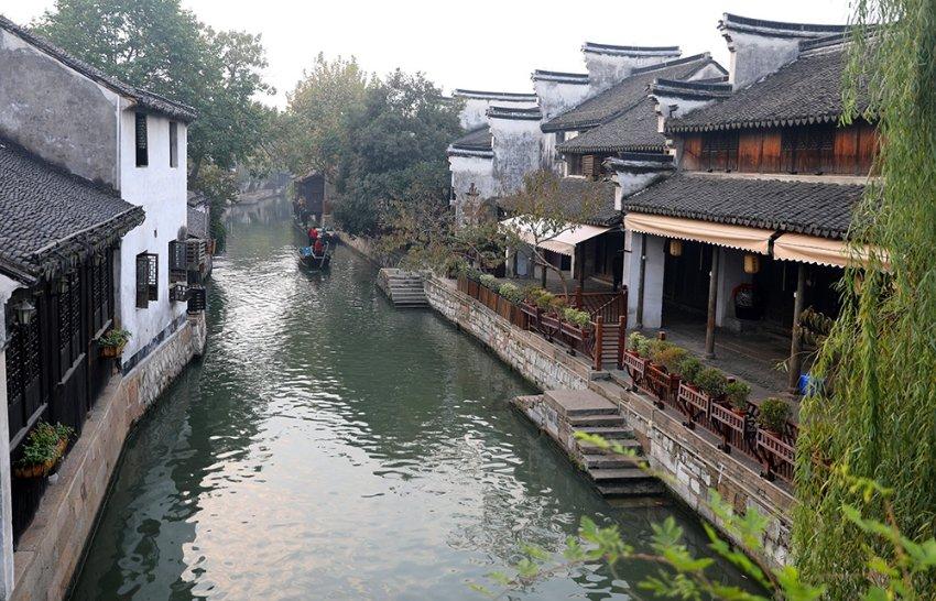 小球进黑洞